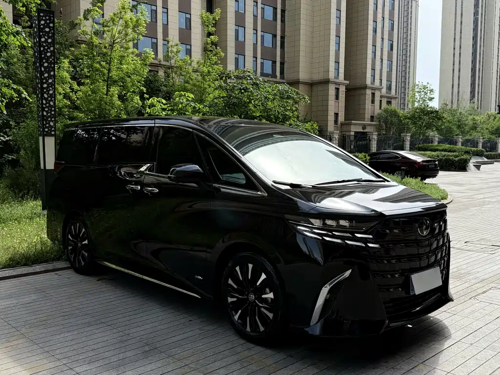Toyota Alphard — миниатюра 5