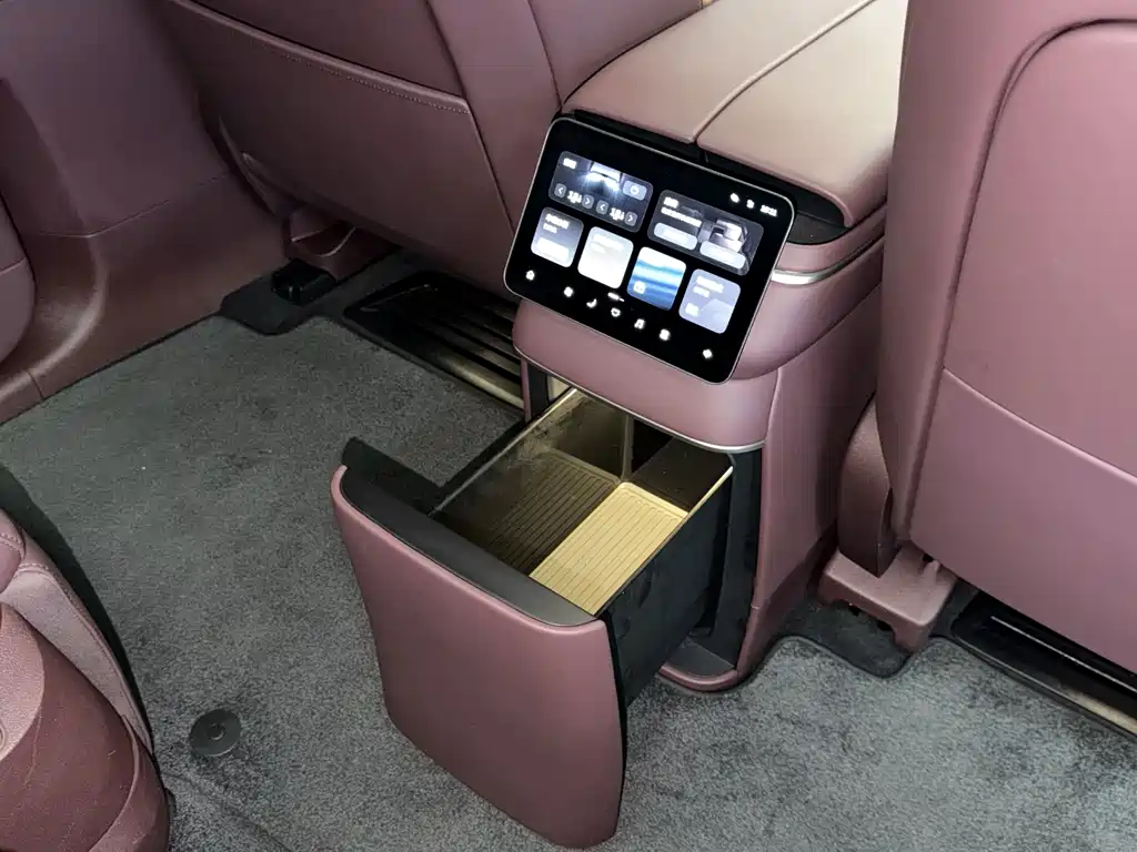 NIO ES8 — миниатюра 18