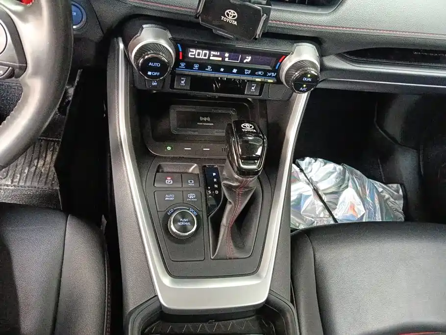 Toyota RAV4 Prime — миниатюра 16