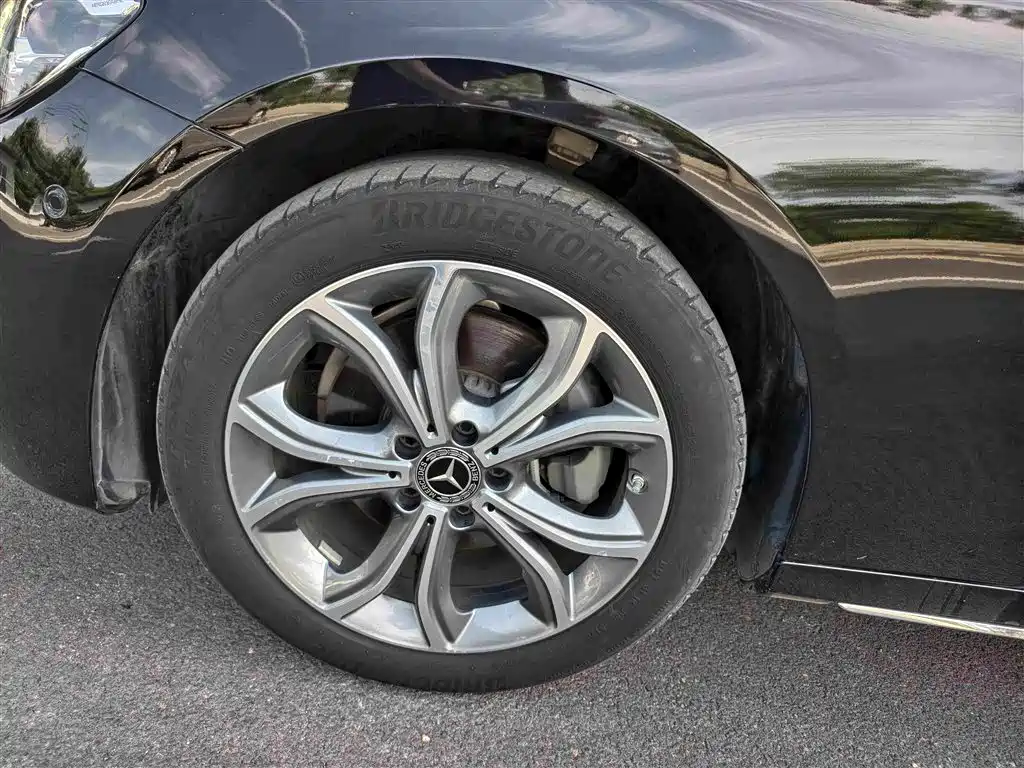 Mercedes-Benz E-Class — миниатюра 3