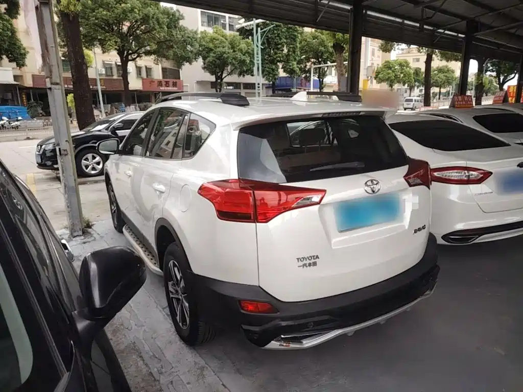 Toyota RAV4 — миниатюра 5
