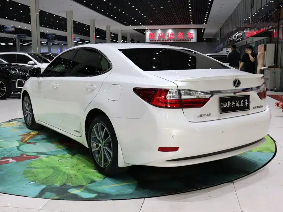 Lexus ES — миниатюра 4