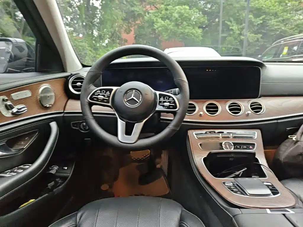 Mercedes-Benz E-Class — миниатюра 3