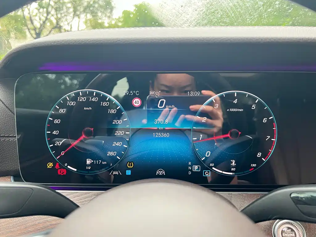Mercedes-Benz E-Class — миниатюра 11