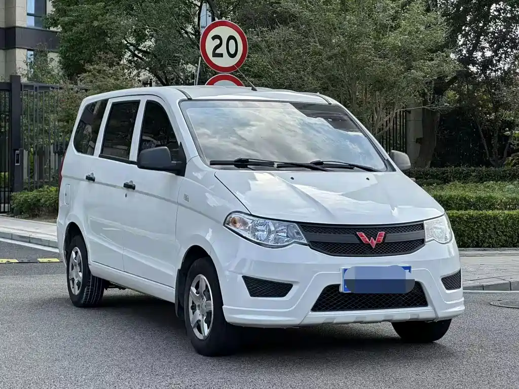 Wuling Hongguang — миниатюра 3