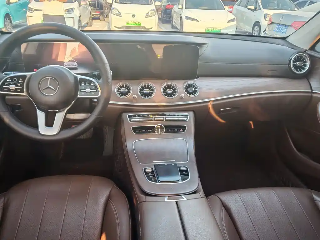 Mercedes-Benz E-Class — миниатюра 5