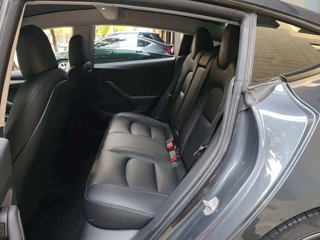 Tesla Model 3 — миниатюра 17