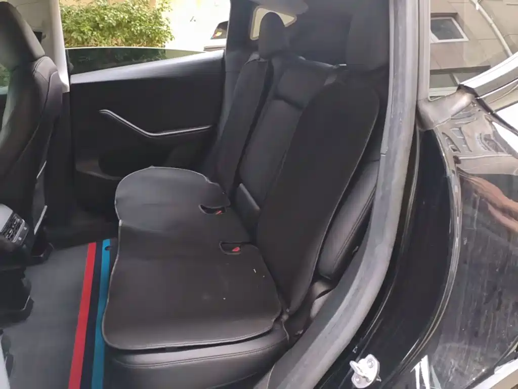 Tesla Model Y — миниатюра 17