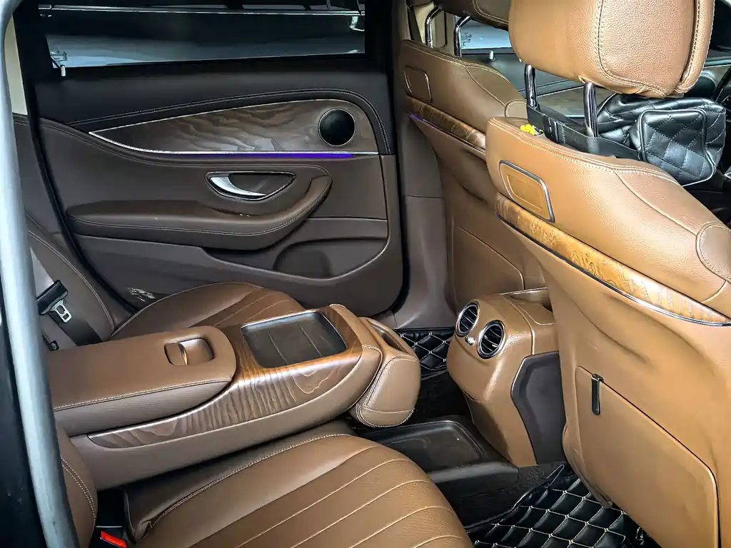 Mercedes-Benz E-Class — миниатюра 10