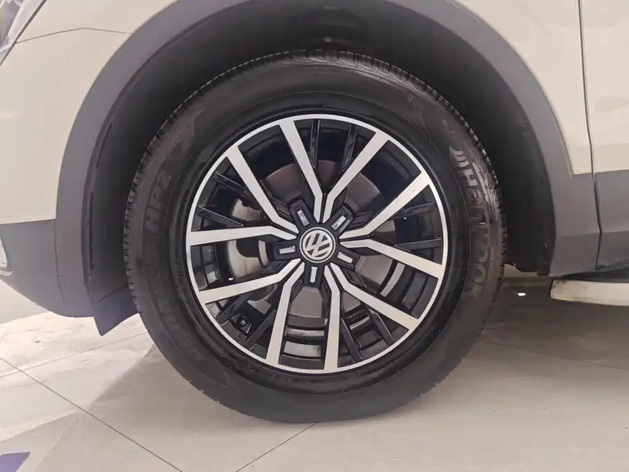 Volkswagen Tiguan L — миниатюра 6