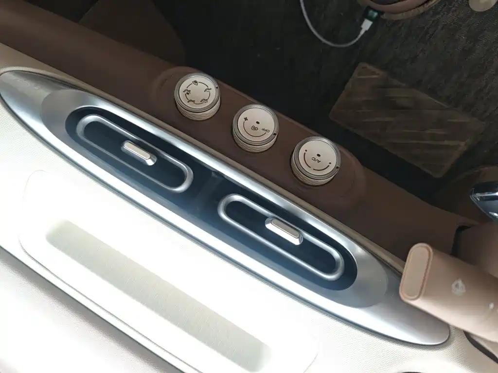 Wuling MINIEV — миниатюра 19