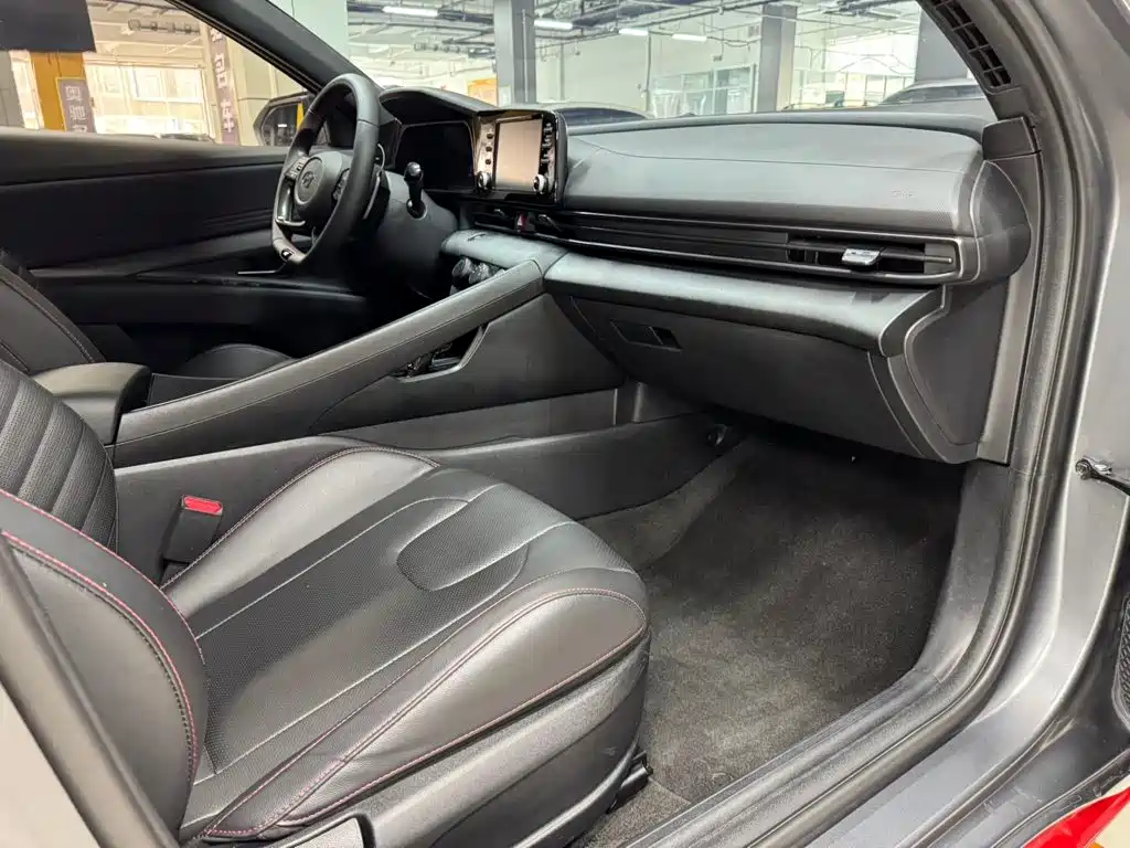 Hyundai Elantra — миниатюра 11