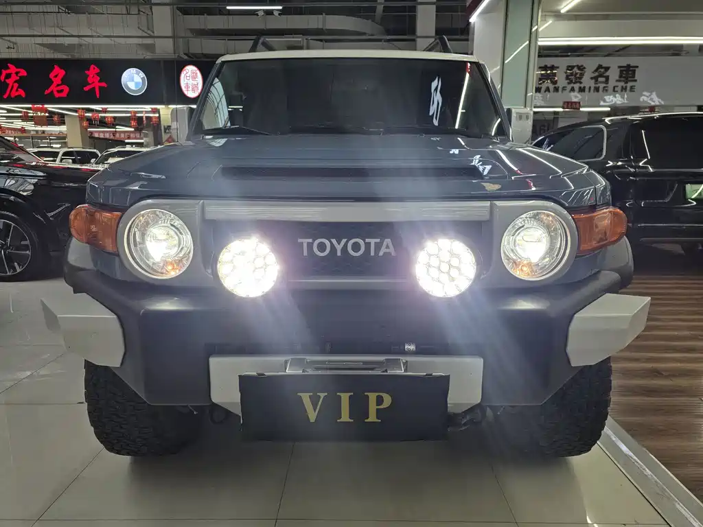 Toyota FJ Cruiser — миниатюра 2