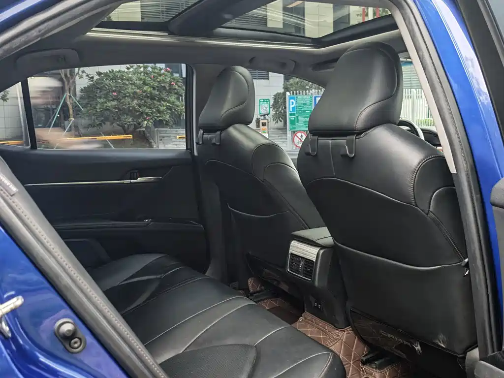 Toyota Camry — миниатюра 11