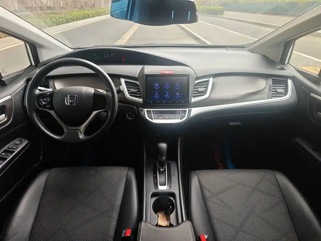 Honda Jade 2016 1.8L AT Comfort Elite 5 мест