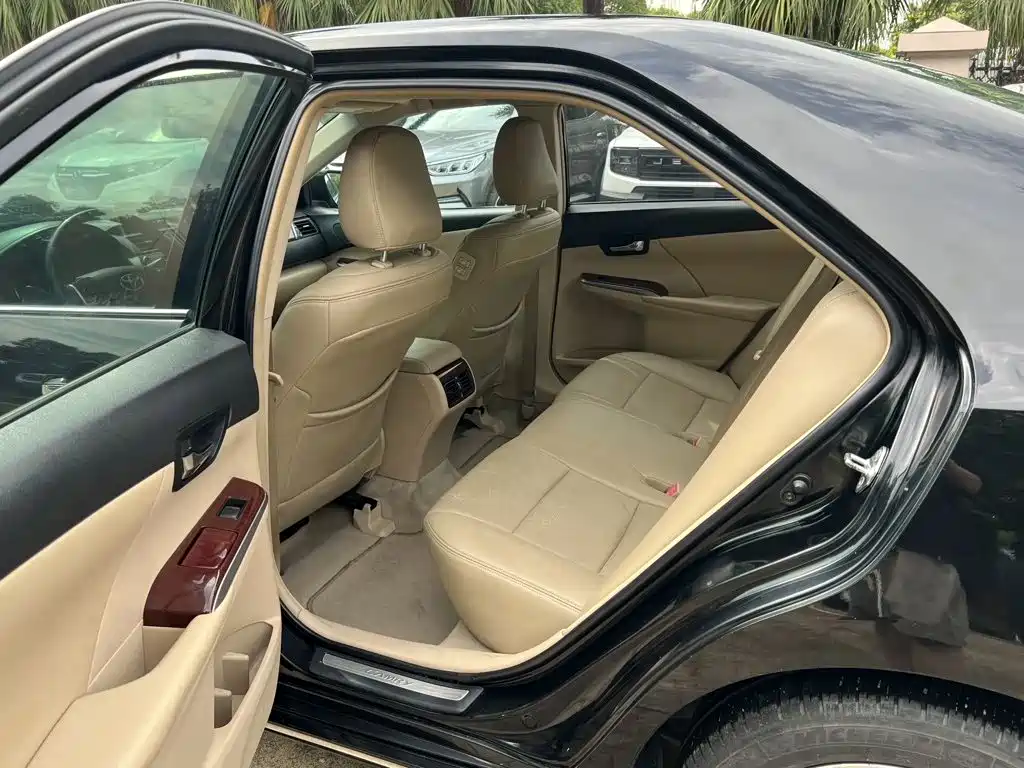 Toyota Camry — миниатюра 6