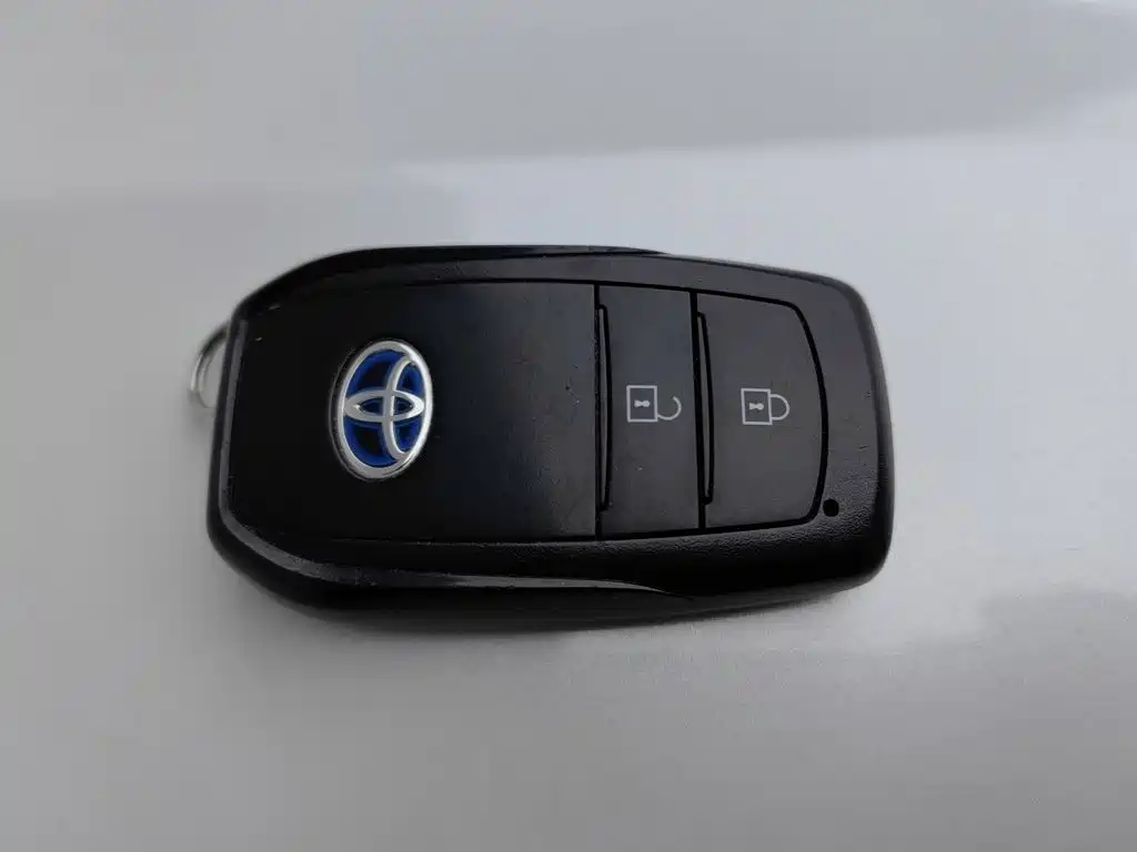 Toyota Corolla Cross — миниатюра 19