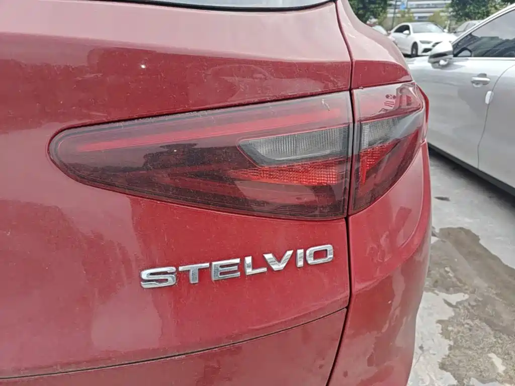 Alfa Romeo Stelvio — миниатюра 8