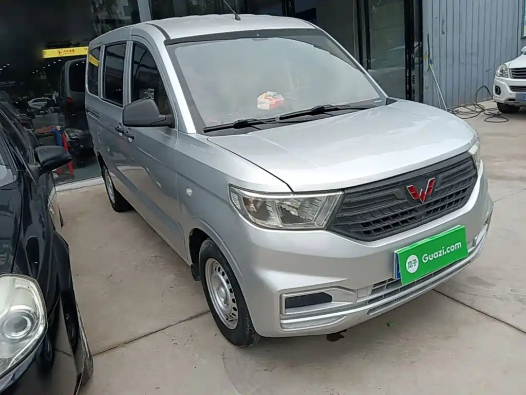 Wuling Hongguang V — миниатюра 4