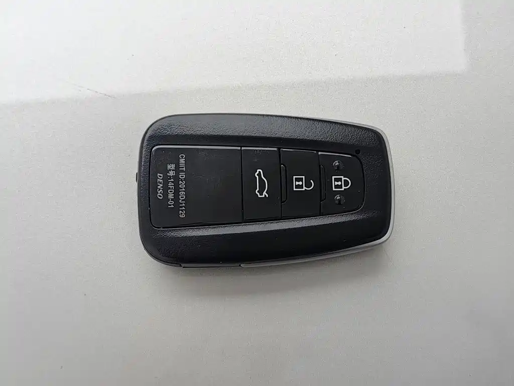 Toyota Camry — миниатюра 19