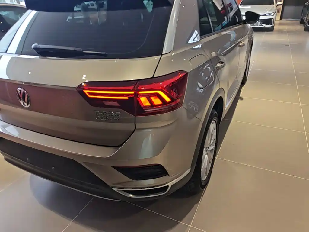 Volkswagen T-Roc — миниатюра 8