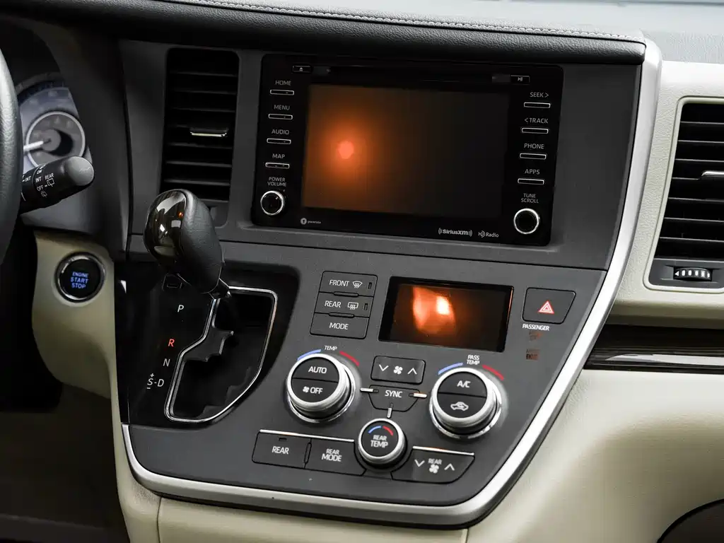 Toyota Sienna — миниатюра 8