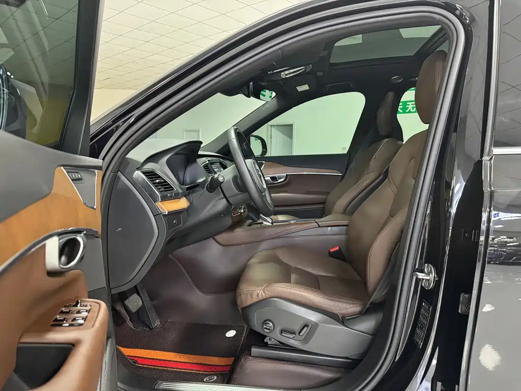 Volvo XC90 — миниатюра 4