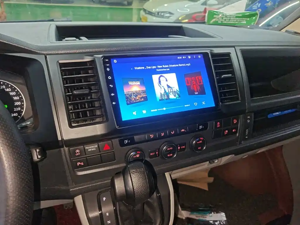 Volkswagen Caravelle — миниатюра 13