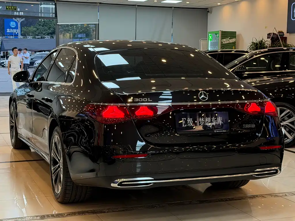 Mercedes-Benz E-Class — миниатюра 17