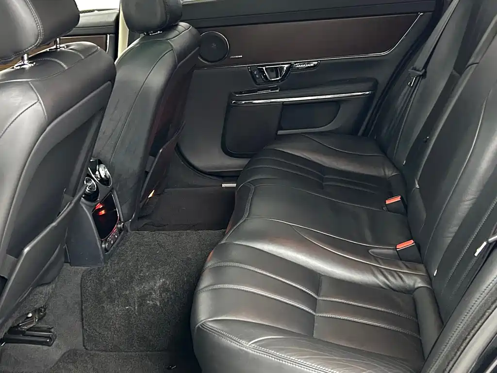 Jaguar XJ — миниатюра 11