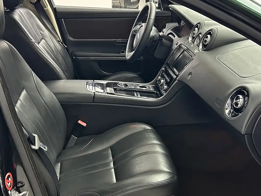 Jaguar XJ — миниатюра 9