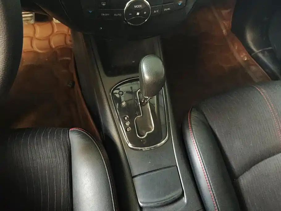 Nissan Tiida — миниатюра 16