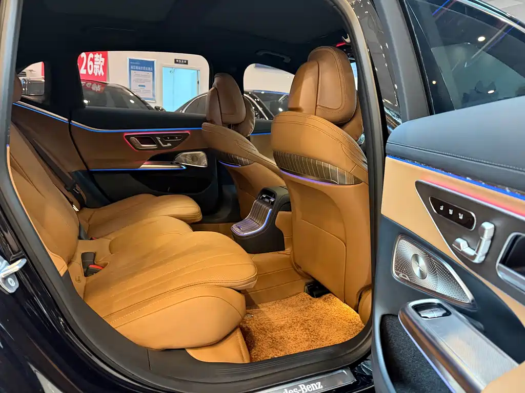 Mercedes-Benz E-Class — миниатюра 13