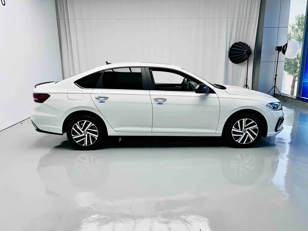 Volkswagen Lavida — миниатюра 5