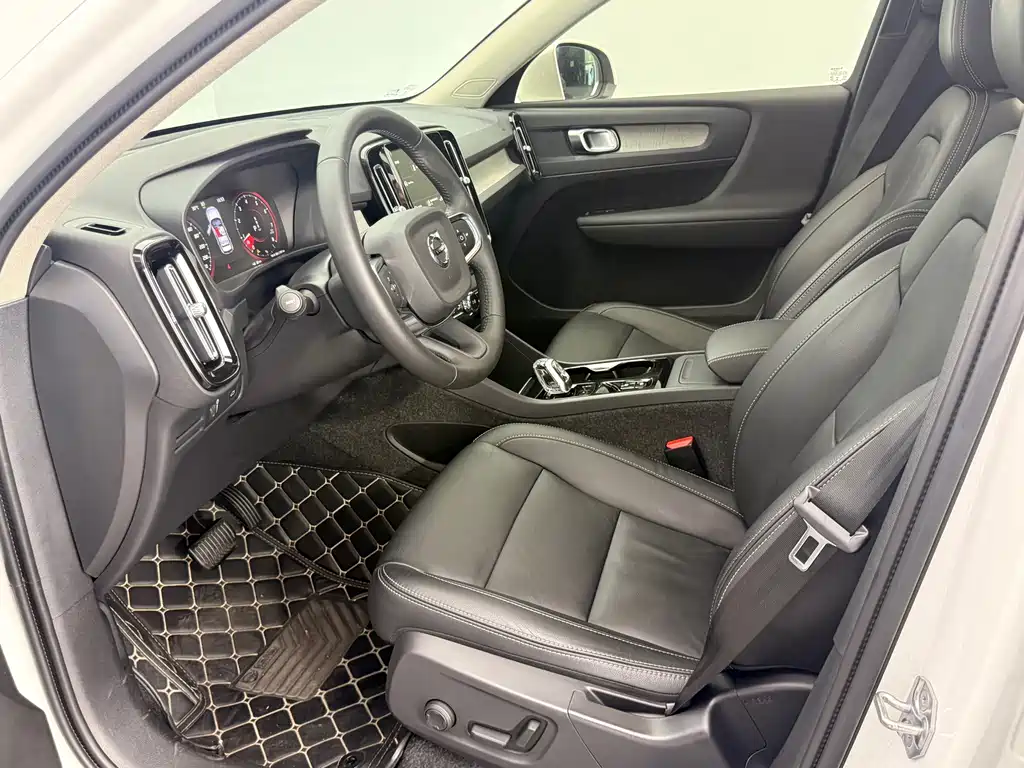 Volvo XC40 — миниатюра 8