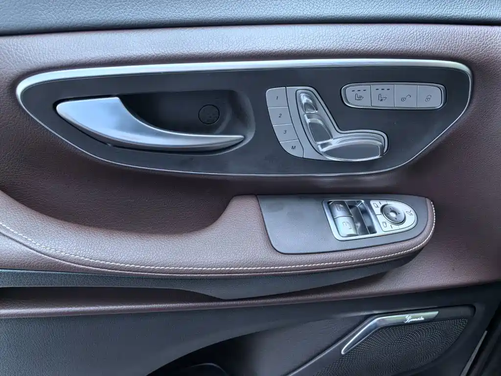 Mercedes-Benz V-Class — миниатюра 7