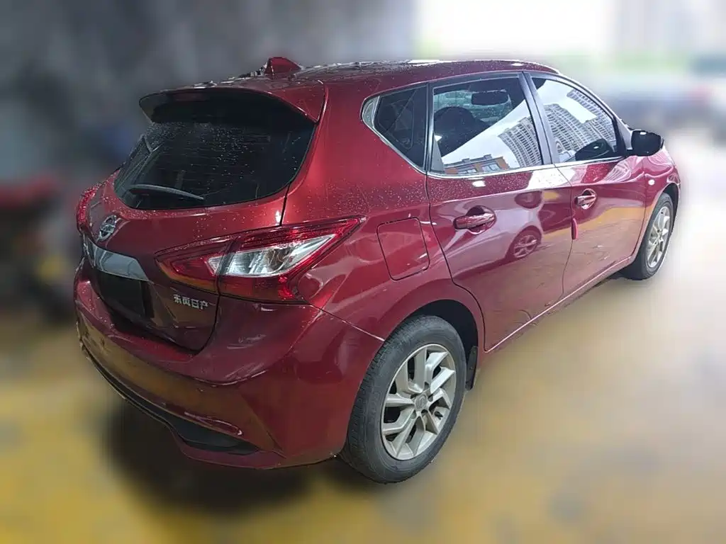 Nissan Tiida — миниатюра 10