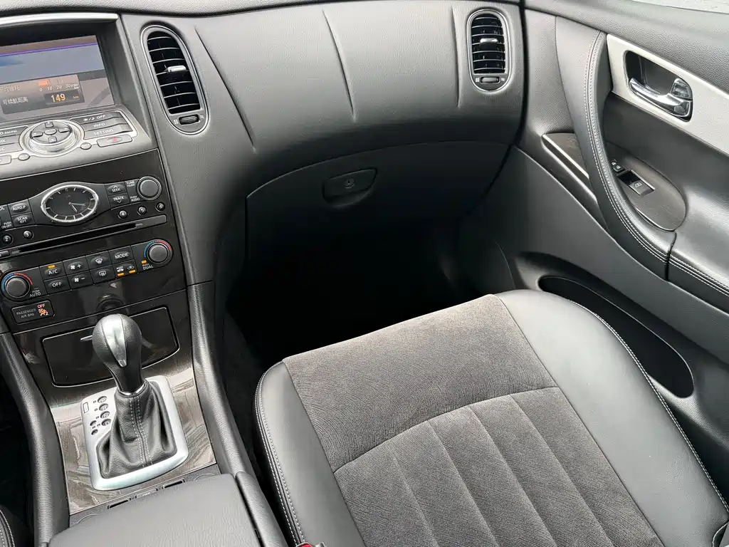 Infiniti QX50 2015 2.5L Comfort