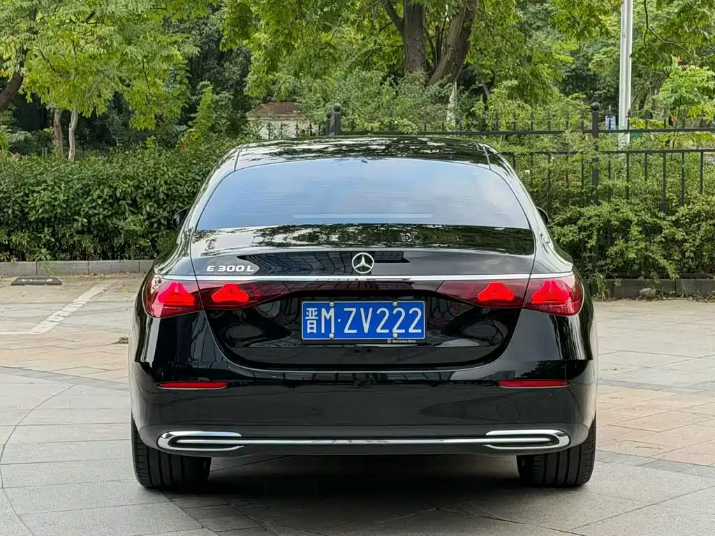 Mercedes-Benz E-Class — миниатюра 3