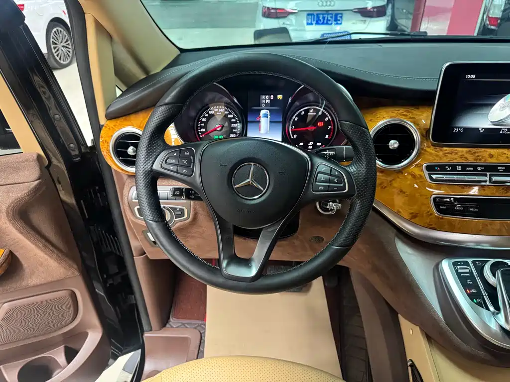 Mercedes-Benz V-Class — миниатюра 7