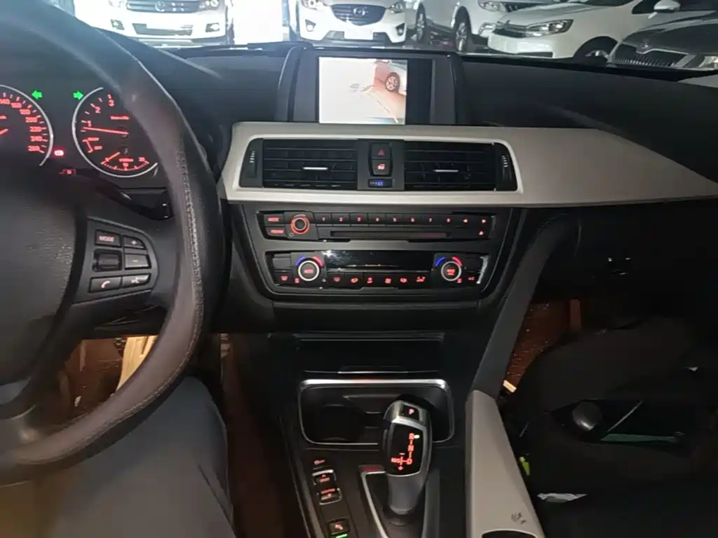 BMW 3 Series — миниатюра 13