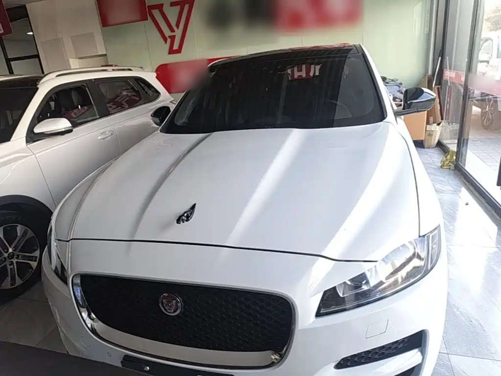 Jaguar F-PACE — миниатюра 3