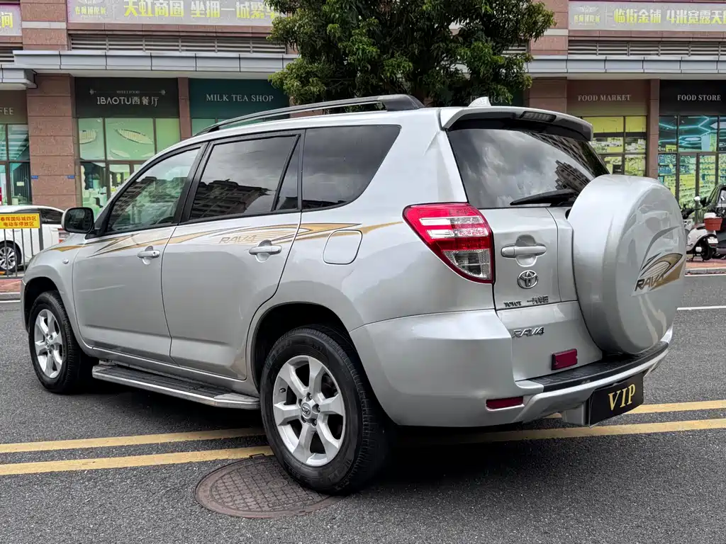 Toyota RAV4 — миниатюра 7