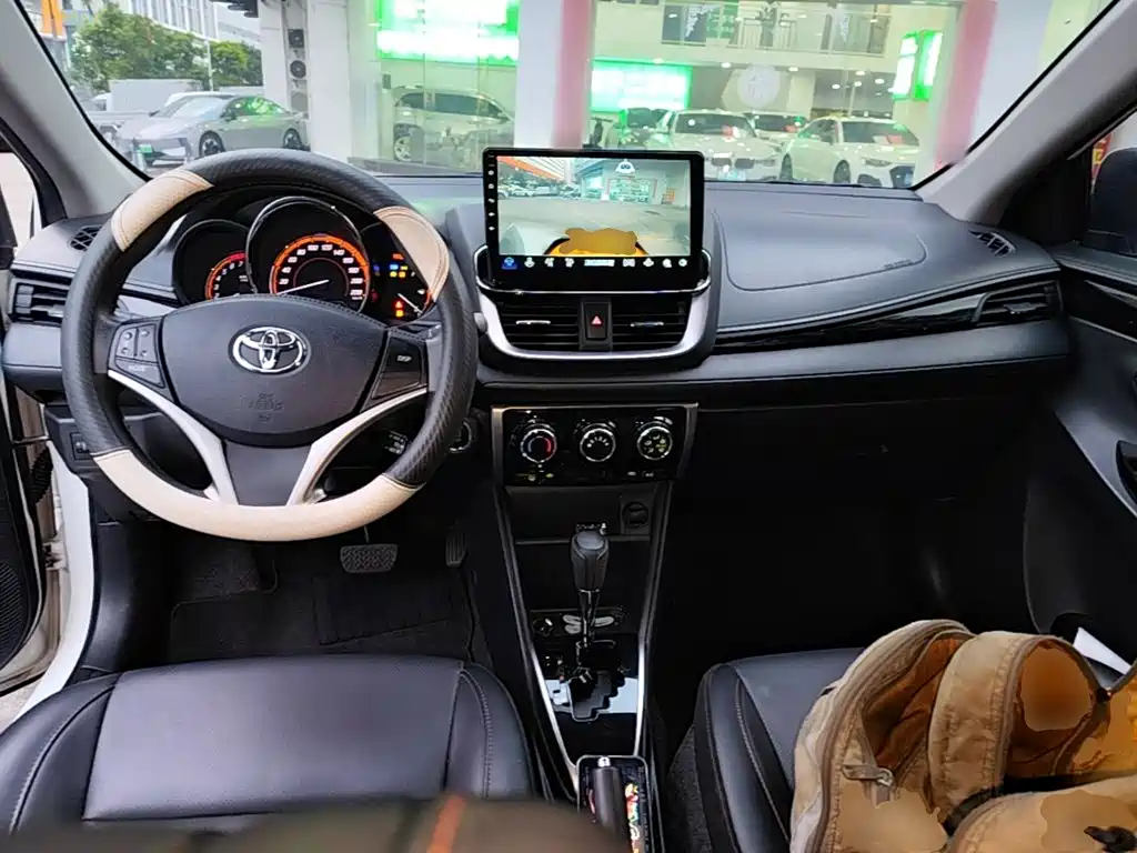 Toyota Yaris L — миниатюра 10