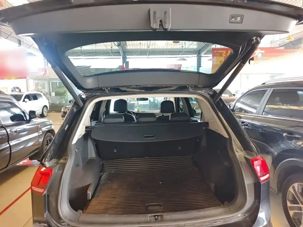 Volkswagen Tiguan L — миниатюра 19