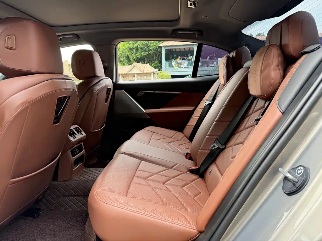 BMW i5 — миниатюра 7
