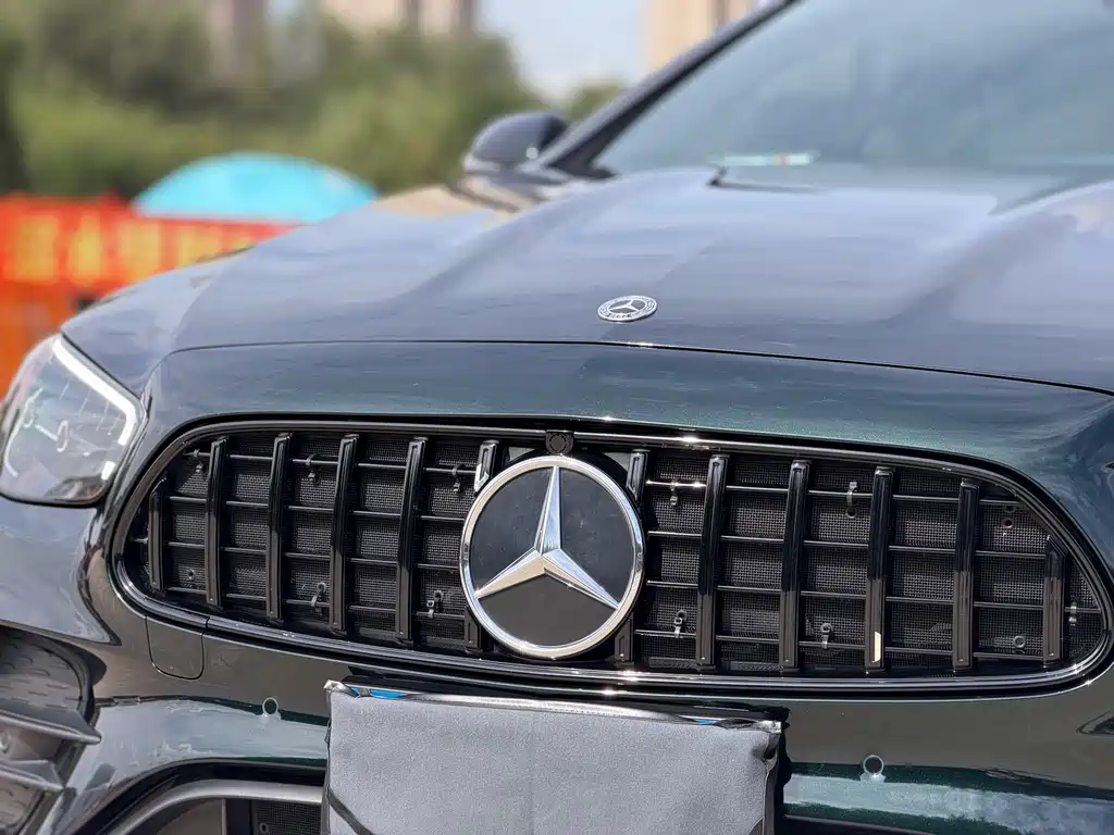 Mercedes-Benz E-Class (Import) — миниатюра 4