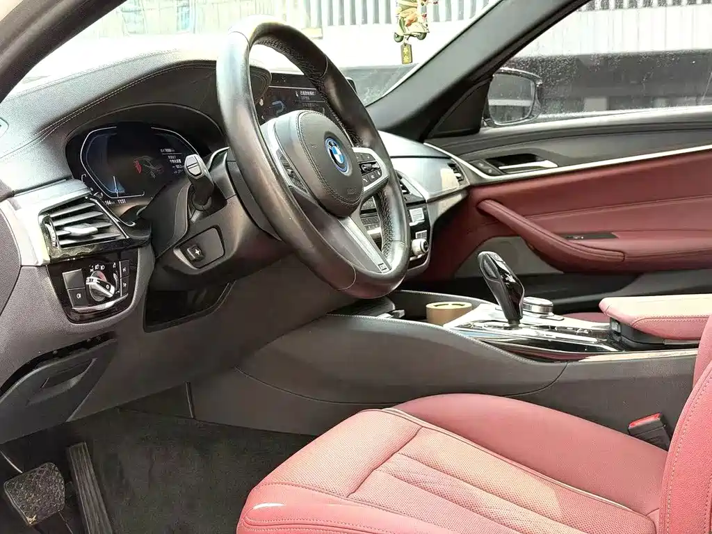 BMW 5 Series New Energy — миниатюра 4