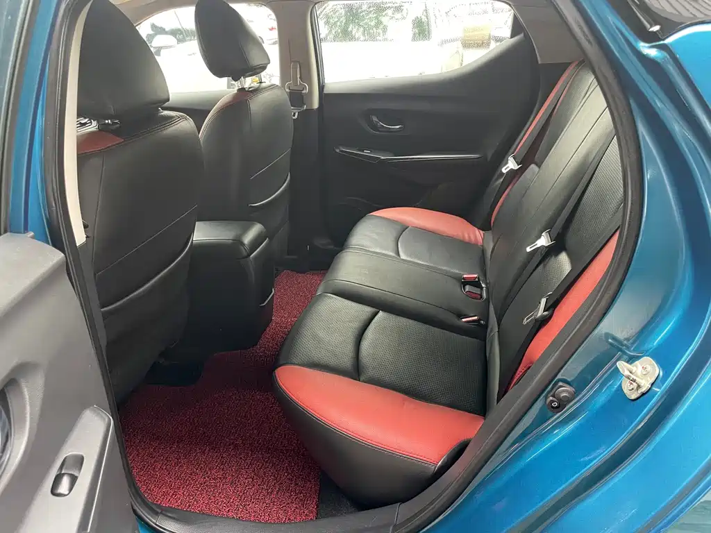 Nissan Bluebird — миниатюра 9