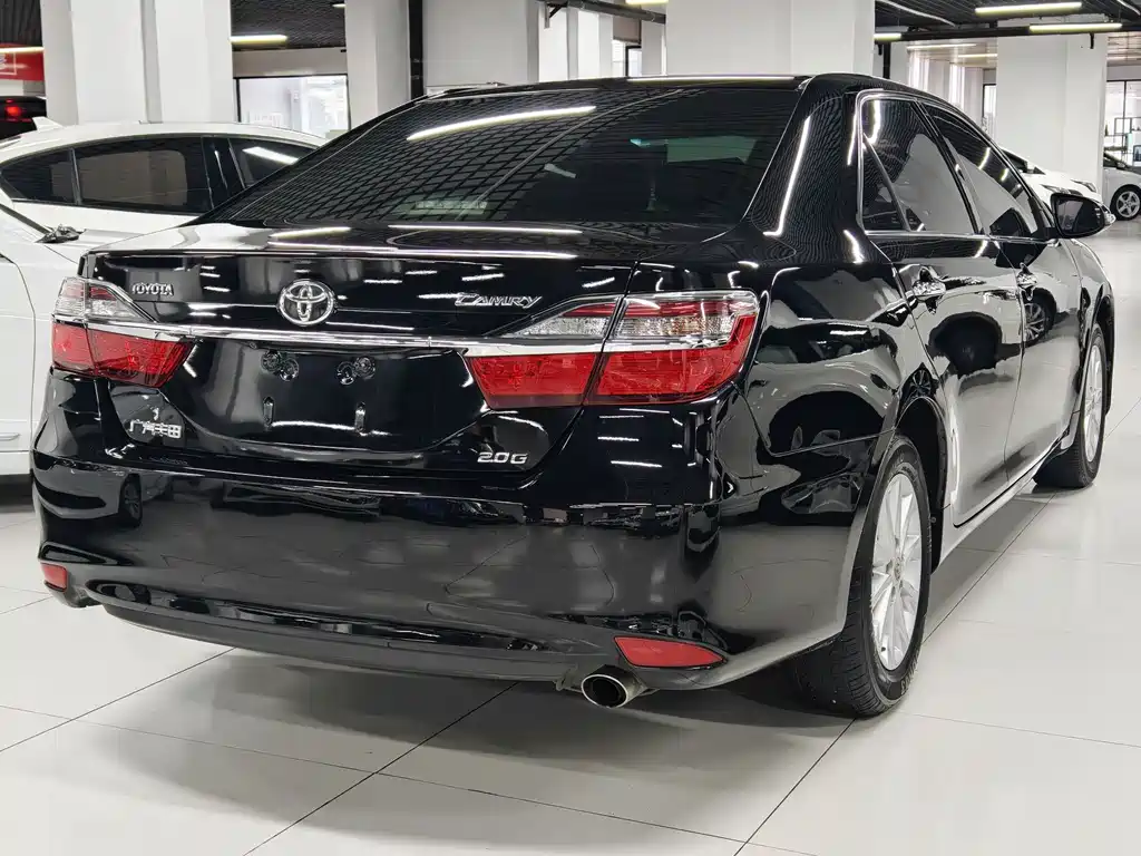 Toyota Camry — миниатюра 3